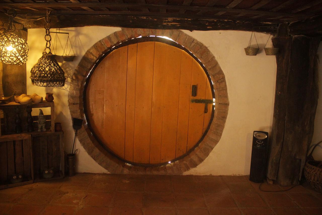 The Hobbit La Comarca Hotel Nueva San Salvador Exterior photo